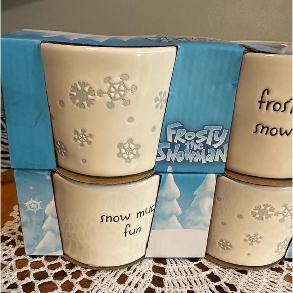 Ceramic “FROSTY THE SNOWMAN” ramekin set - Picture 8 of 9